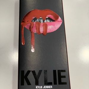 Kylie matte lipstick kit in shade autumn